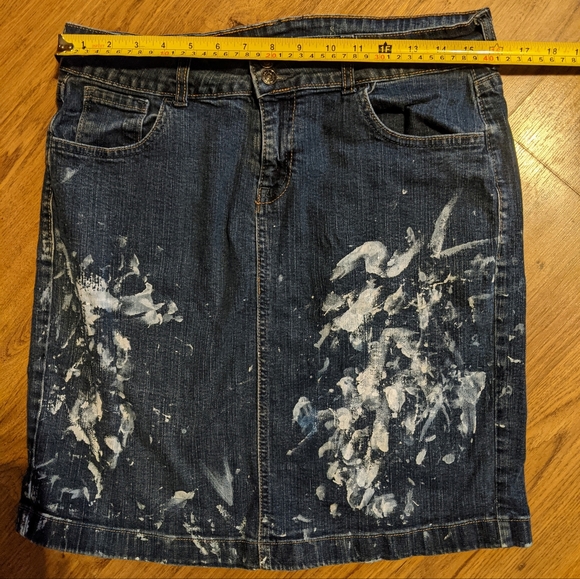 Old Navy Paint Distressed Denim Skirt, sz 12 Knee Length Paint Splattered - Picture 7 of 10